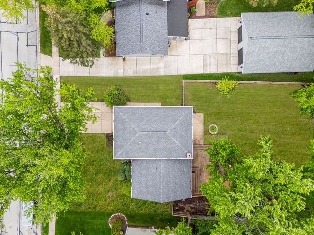 9 Sycamore Drive, Naperville, IL 60540