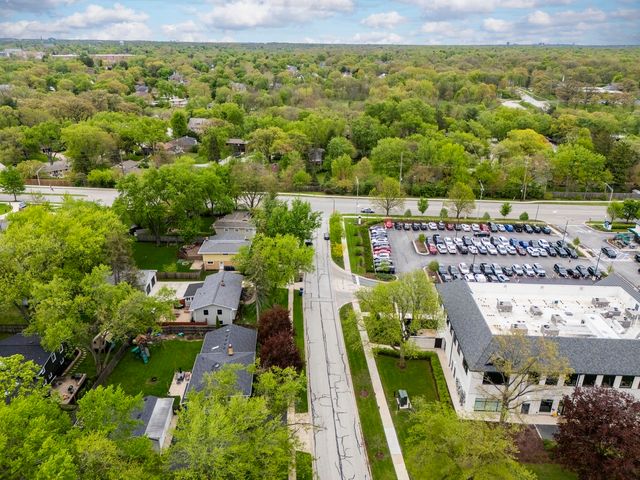 9 Sycamore Drive, Naperville, IL 60540