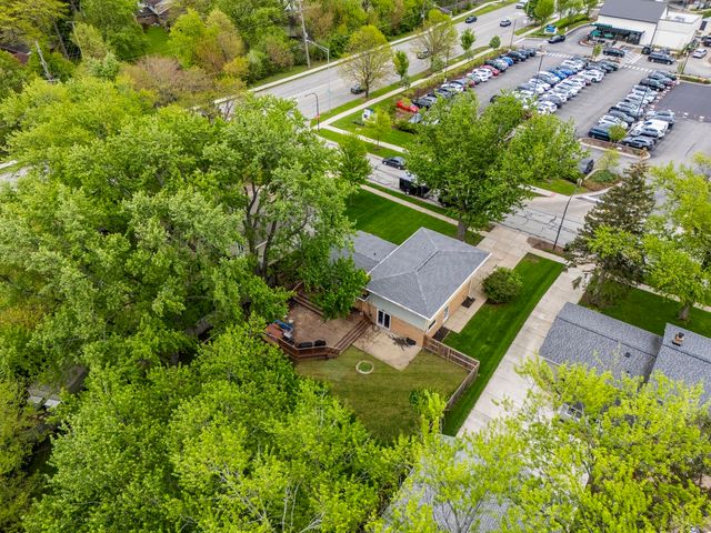 9 Sycamore Drive, Naperville, IL 60540