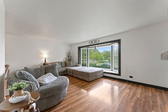 9 Sycamore Drive, Naperville, IL 60540