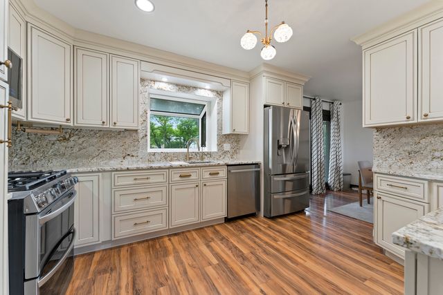 9 Sycamore Drive, Naperville, IL 60540