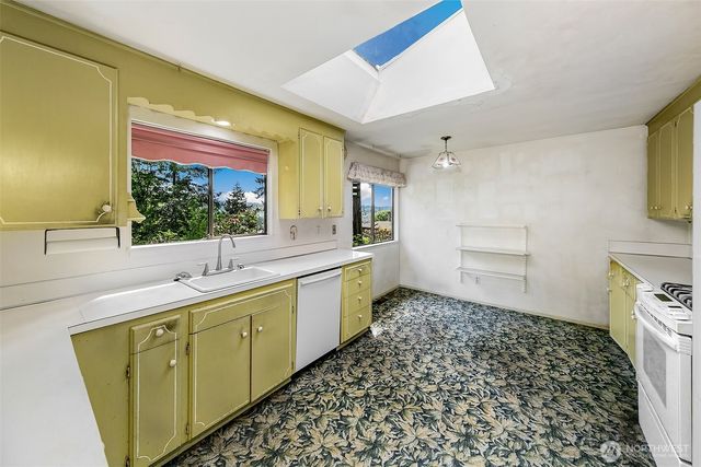 7070 94th Avenue SE, Mercer Island, WA 98040