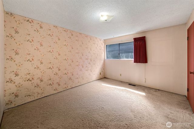 7070 94th Avenue SE, Mercer Island, WA 98040