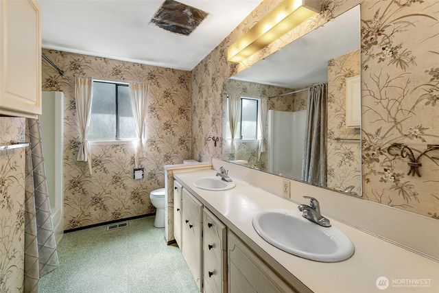7070 94th Avenue SE, Mercer Island, WA 98040