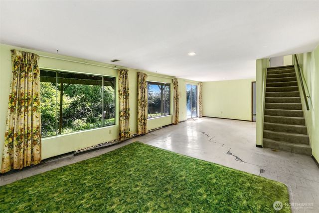 7070 94th Avenue SE, Mercer Island, WA 98040