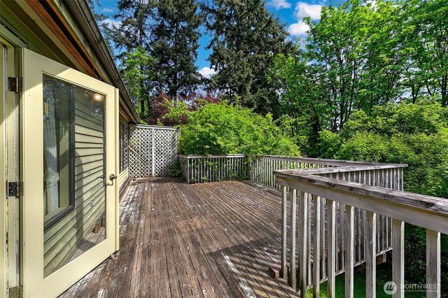 7070 94th Avenue SE, Mercer Island, WA 98040