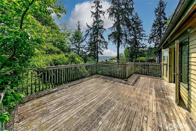 7070 94th Avenue SE, Mercer Island, WA 98040
