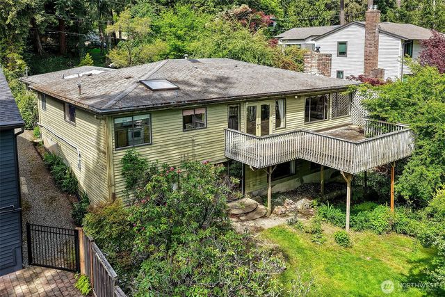 7070 94th Avenue SE, Mercer Island, WA 98040