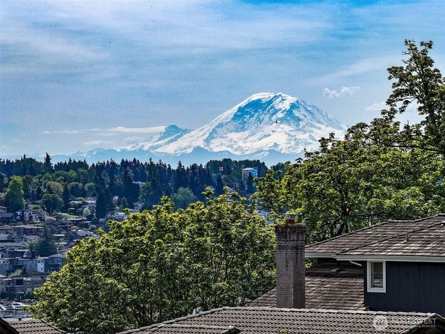 7070 94th Avenue SE, Mercer Island, WA 98040