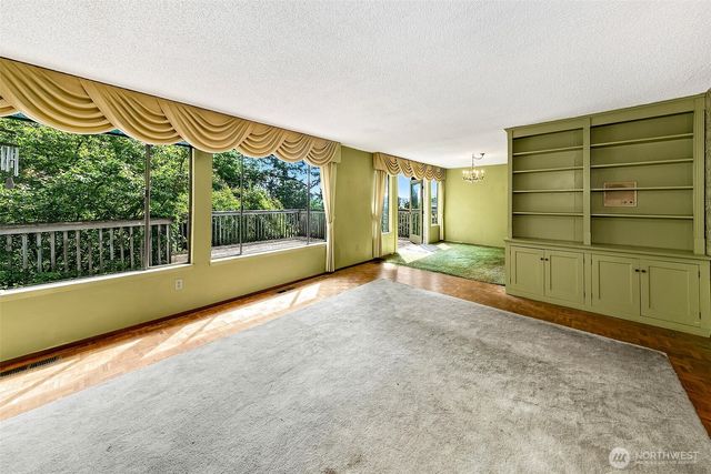 7070 94th Avenue SE, Mercer Island, WA 98040