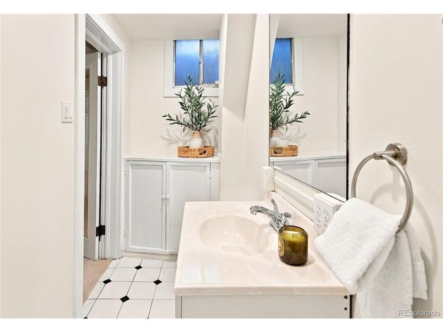 1011 Adams St, Denver, CO 80206