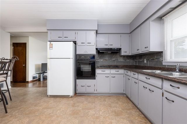 1405 NE 72 Street, Gladstone, MO 64118