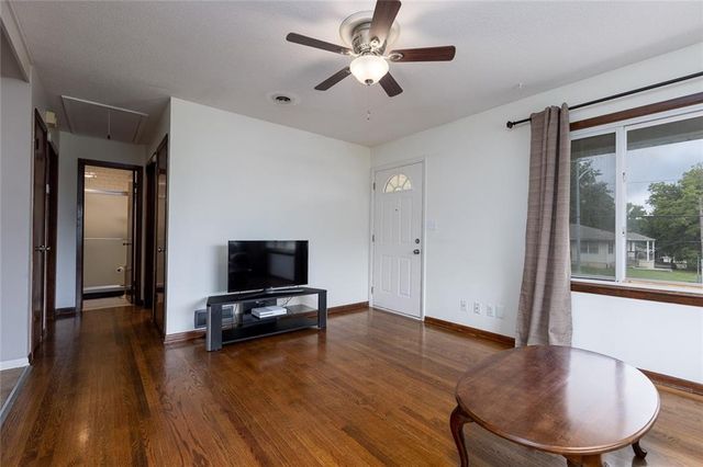 1405 NE 72 Street, Gladstone, MO 64118