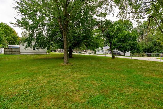 1405 NE 72 Street, Gladstone, MO 64118