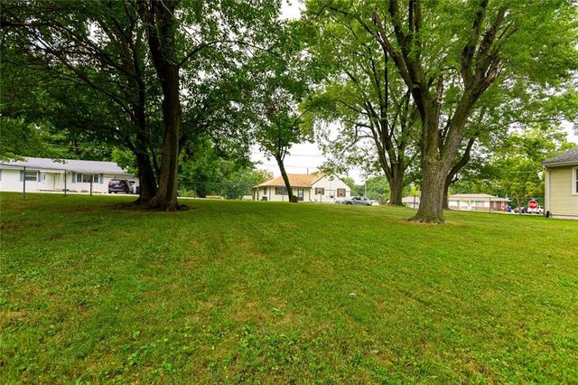 1405 NE 72 Street, Gladstone, MO 64118