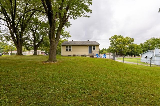 1405 NE 72 Street, Gladstone, MO 64118