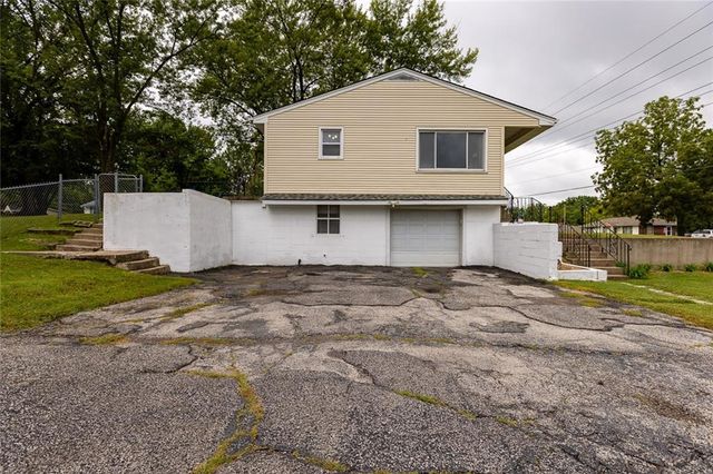 1405 NE 72 Street, Gladstone, MO 64118