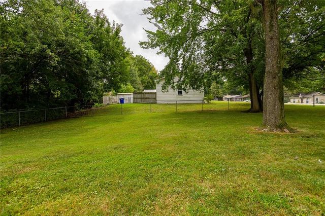 1405 NE 72 Street, Gladstone, MO 64118