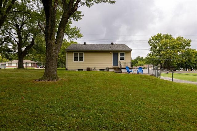 1405 NE 72 Street, Gladstone, MO 64118