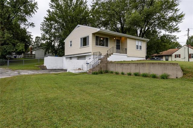 1405 NE 72 Street, Gladstone, MO 64118