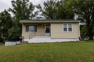 1405 NE 72 Street, Gladstone, MO 64118