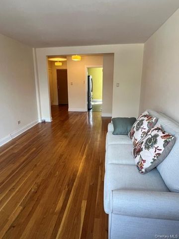64-74 Saunders Street 4B, Rego Park, NY 11374