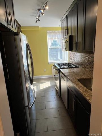 64-74 Saunders Street 4B, Rego Park, NY 11374