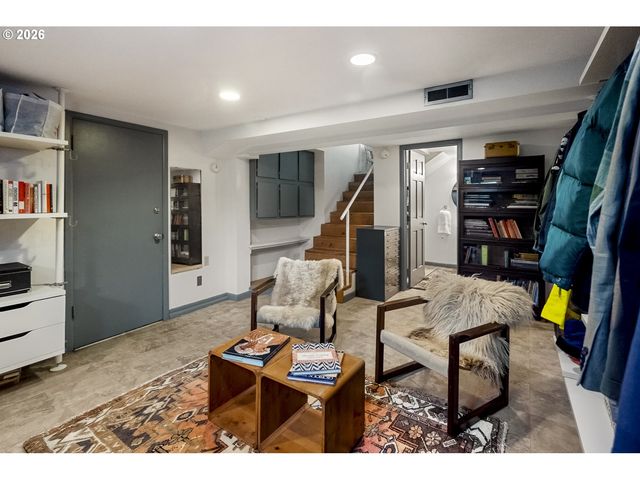 904 Ne 67TH Ave, Portland, OR 97213