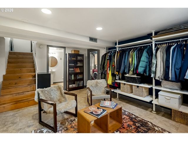 904 Ne 67TH Ave, Portland, OR 97213