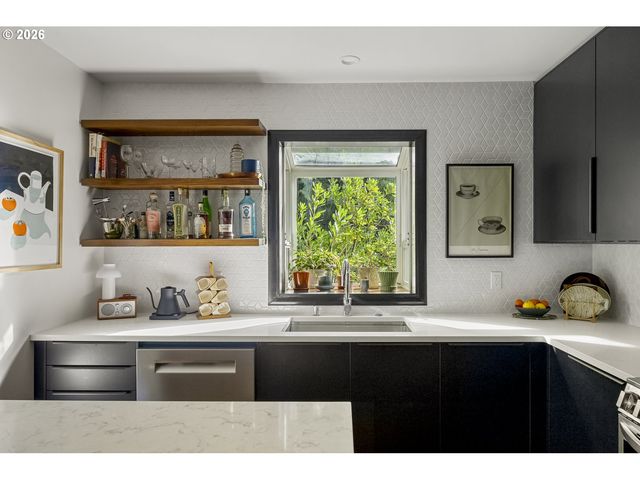904 Ne 67TH Ave, Portland, OR 97213