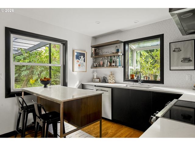 904 Ne 67TH Ave, Portland, OR 97213