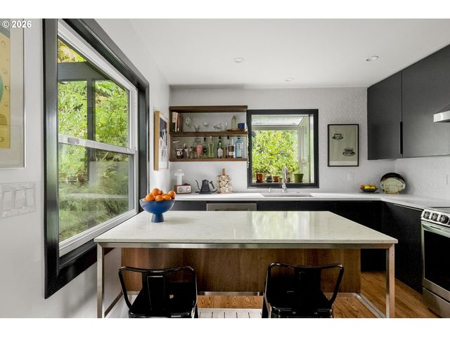 904 Ne 67TH Ave, Portland, OR 97213