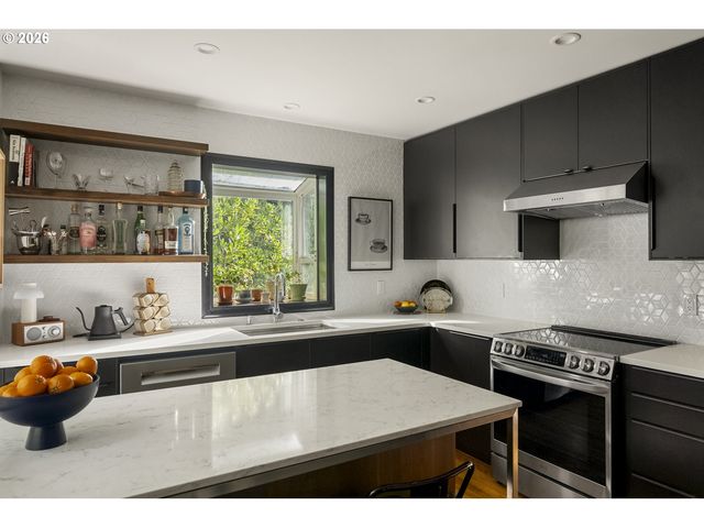 904 Ne 67TH Ave, Portland, OR 97213