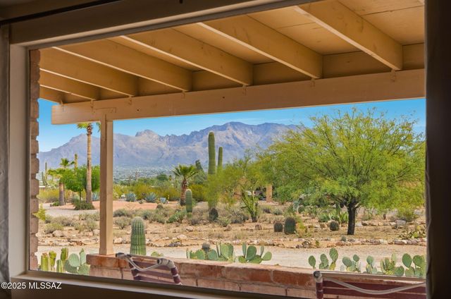 3205 N View Crest Drive, Tucson, AZ 85745