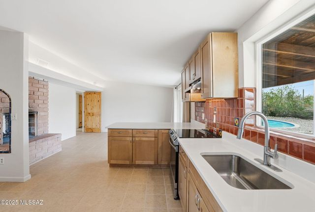 3205 N View Crest Drive, Tucson, AZ 85745