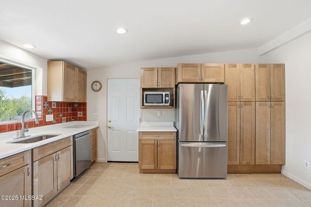 3205 N View Crest Drive, Tucson, AZ 85745