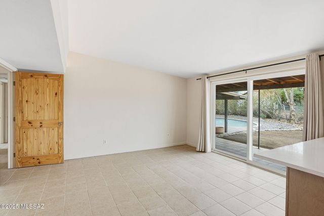 3205 N View Crest Drive, Tucson, AZ 85745