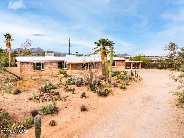 3205 N View Crest Drive, Tucson, AZ 85745