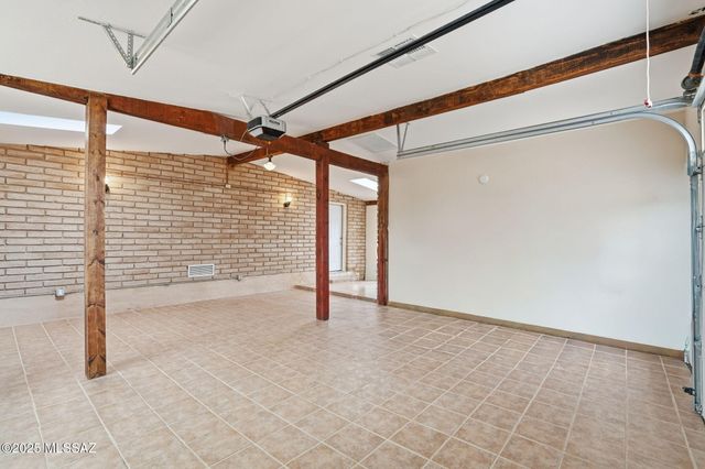 3205 N View Crest Drive, Tucson, AZ 85745