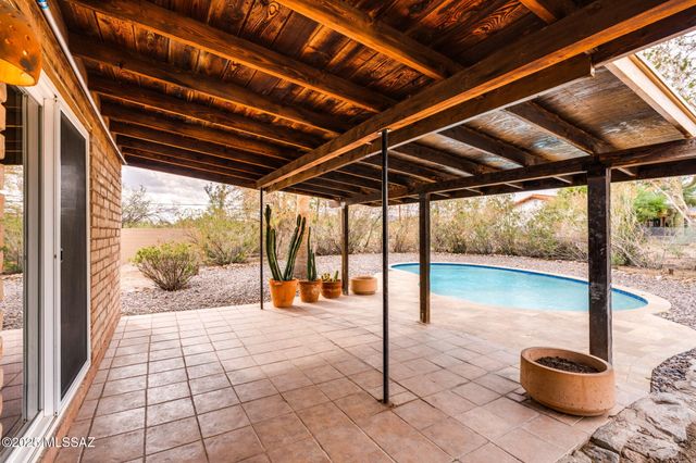 3205 N View Crest Drive, Tucson, AZ 85745