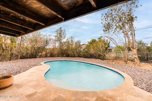 3205 N View Crest Drive, Tucson, AZ 85745