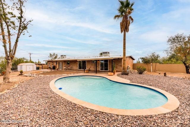 3205 N View Crest Drive, Tucson, AZ 85745