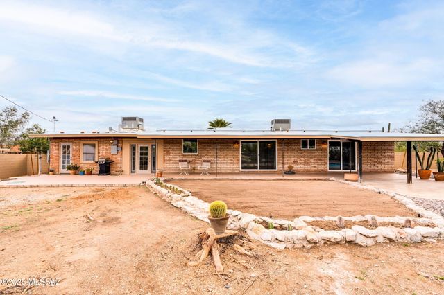 3205 N View Crest Drive, Tucson, AZ 85745