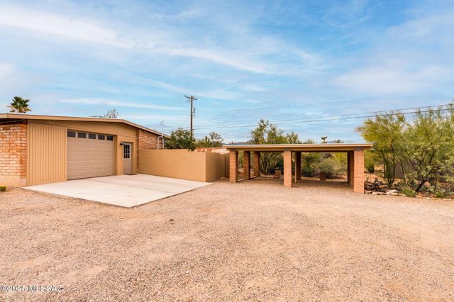 3205 N View Crest Drive, Tucson, AZ 85745