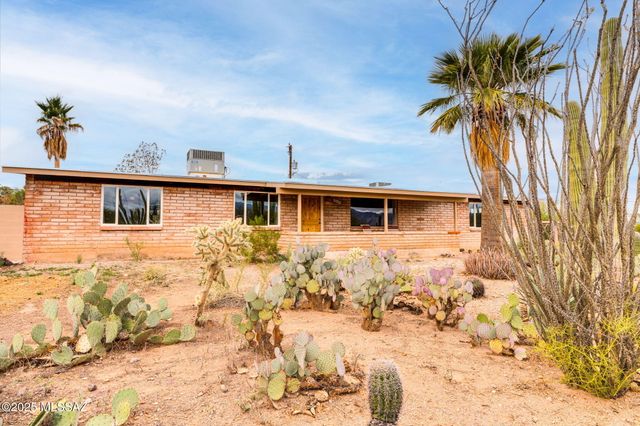 3205 N View Crest Drive, Tucson, AZ 85745