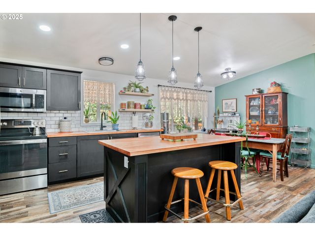 124 VINEYARD Ln, Winlock, WA 98596