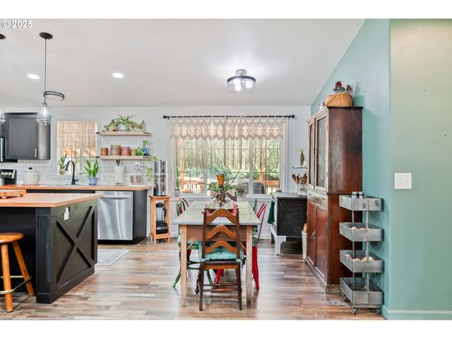 124 VINEYARD Ln, Winlock, WA 98596