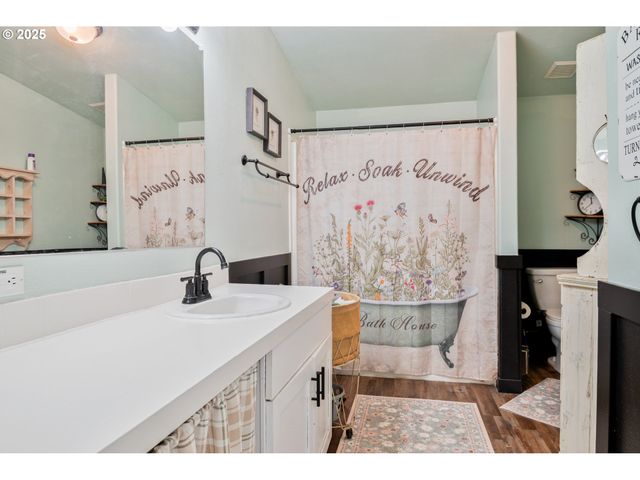 124 VINEYARD Ln, Winlock, WA 98596