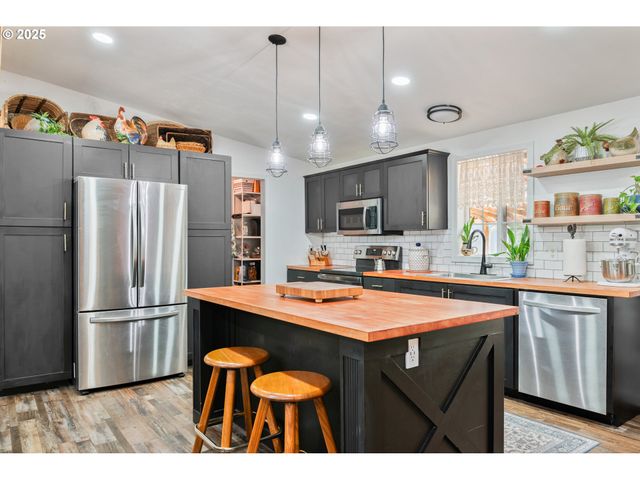 124 VINEYARD Ln, Winlock, WA 98596