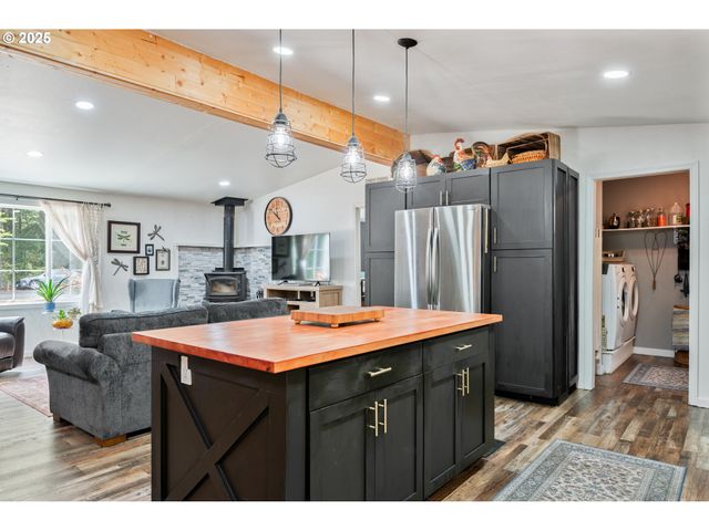 124 VINEYARD Ln, Winlock, WA 98596